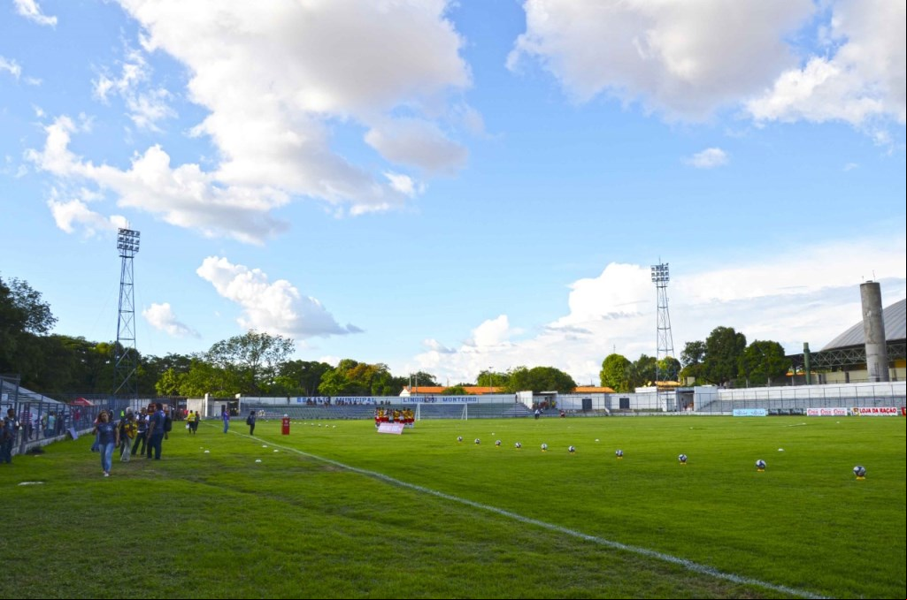 Estádio Lindolfo Monteiro